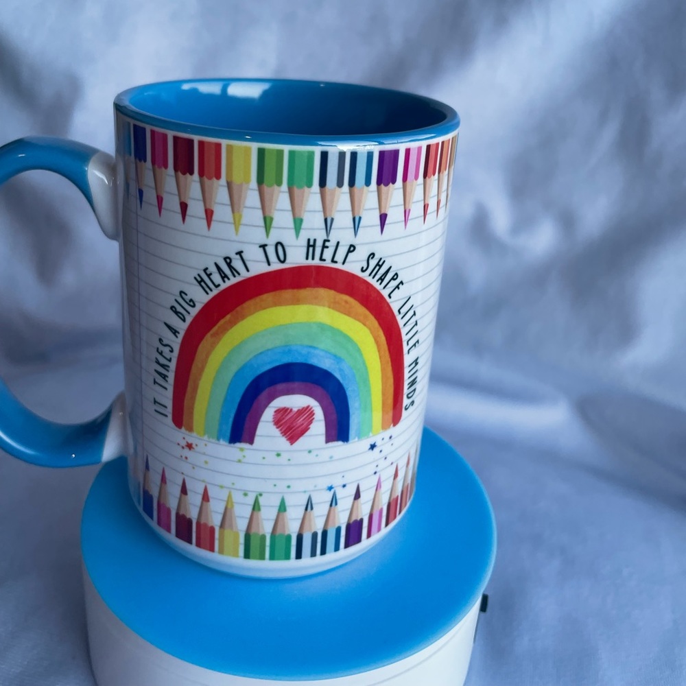 15 oz Coffee Mug saying It take a big heart to help shape little minds.